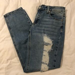 NWOT High Waisted Ripped Mom Jeans